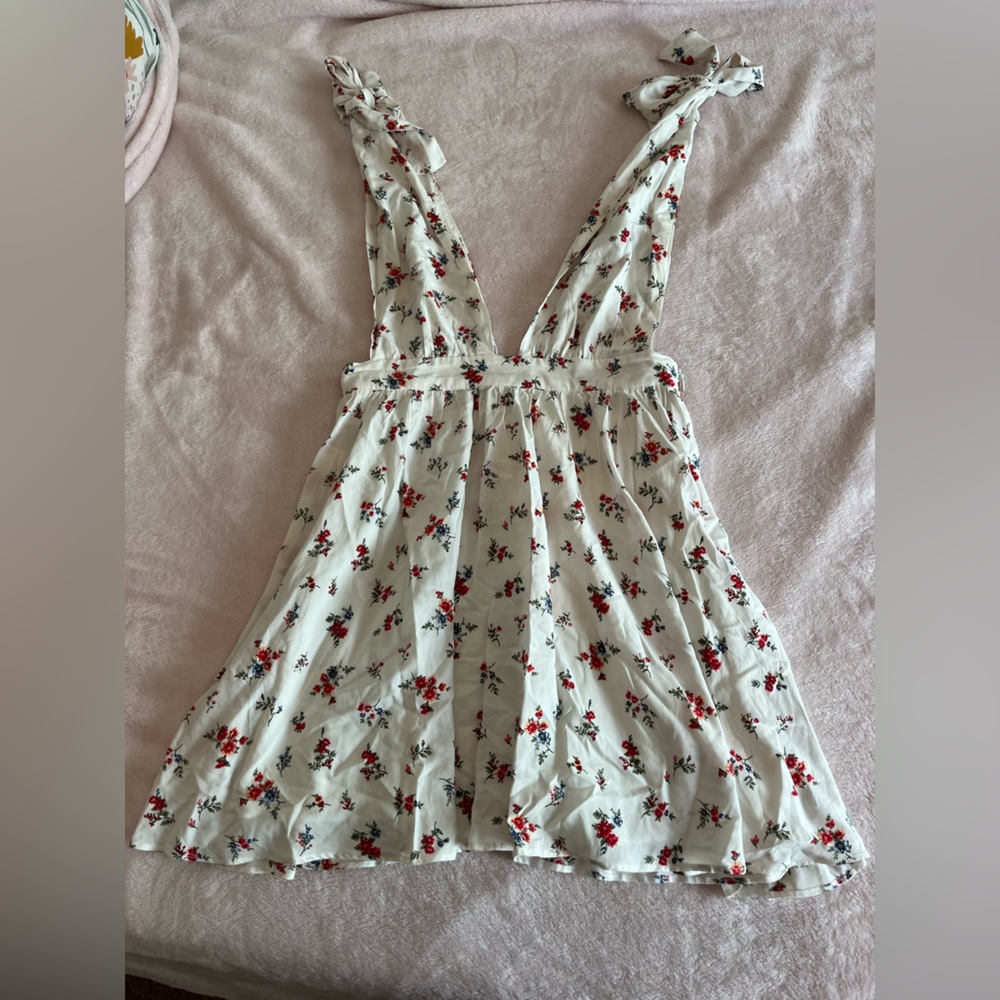 White with Red and Blue Floral Tie Straps Flowy FOREVER21 Mini Casual Sun Dress